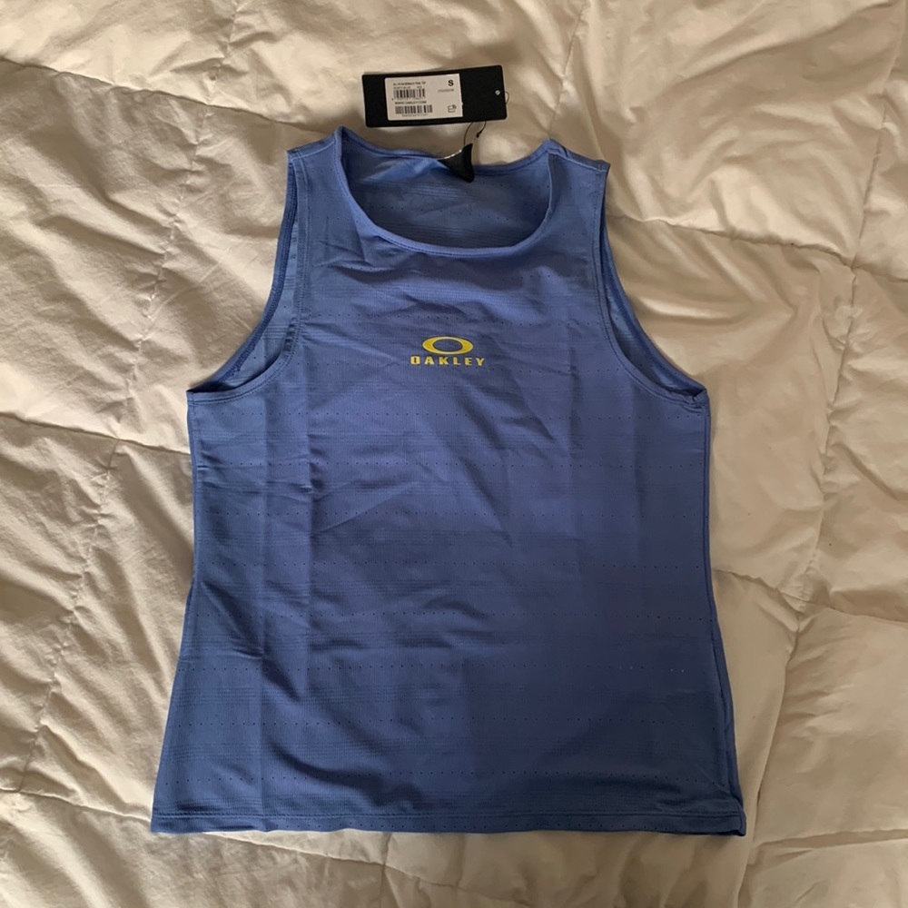 Oakley workout top